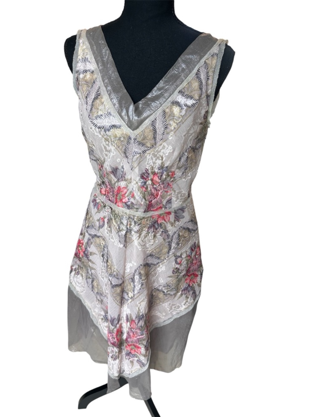 Anna Sui Floral Embroidered V‑Neck Sleeveless Dress in Gray and Pink
